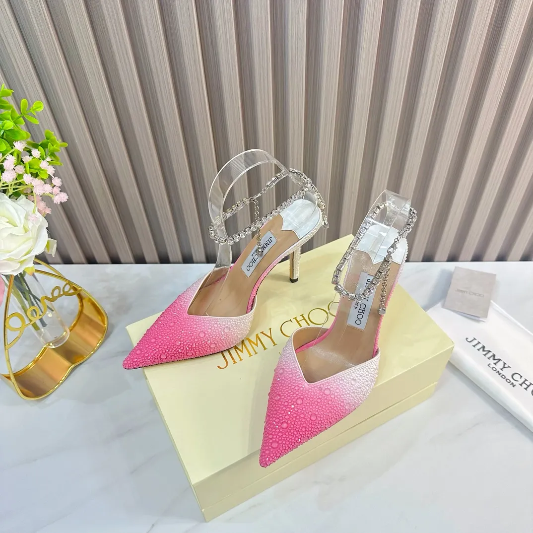 👟👟Ex-factory price 720👟👟 JIMMY CHOO (Jimmy CHOO) 💝💝💝 is a very comprehensive and noble fashion lifestyle brand. It has a series of women's high-heeled, medium-heeled, flat-heeled sandals with the same strap from major fashion bloggers and celebrities in Hong Kong and the United States.  The Australian pointed toe, round toe and square toe series are simply beautiful. Fall in love with elegance and playful sense of the future. Just by looking at them, you want to own them immediately, but you can really think about a pair of exquisite high heels~~~~~~~~~~~~~~~~~ 💝This series is specially designed for extraordinary and indifferent ladies, thus creating a unique overall effect, Jimmy Choo Design products that inspire women to move forward and show their charm💝💝💝 1⃣️Material: Imported silk hot diamond 2⃣️Inner: Imported Italian lambskin, super soft and delicate 3⃣️Outsole: Imported Italian original original color genuine leather outsole Heel height 10.cm (8.5/6.5cm can be made) 4⃣️Code number: 35-39 (34.40.41.42 customized)